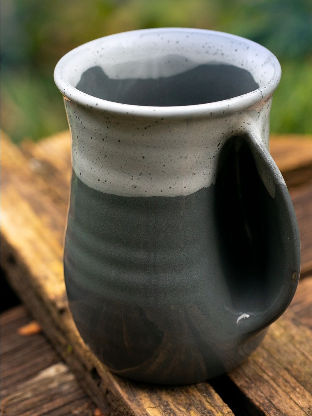 NWT Snowcap Handmade Two-Tone Ceramic Right-hand Mug — Gray and White